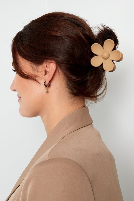 Solid color matte daisy flower hair clip fuchsia Resin